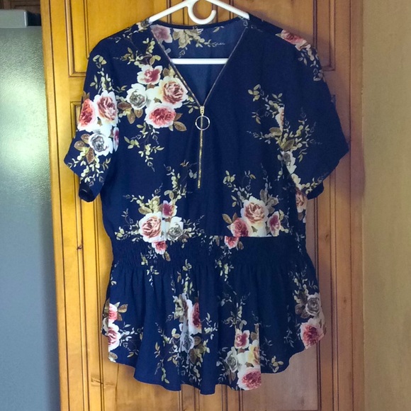 FINAL SALE PRICE Like-New Zipper Accent Peplum Floral Tunic - Picture 1 of 4